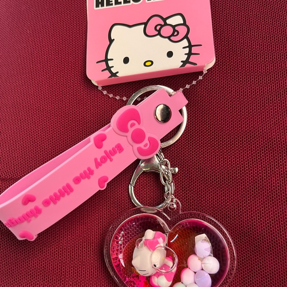 Hello Kitty Keychain 💕 - Picture 2 of 3